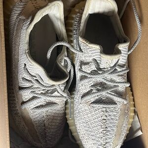 Adidas Yeezy Boost 350 V2 Box